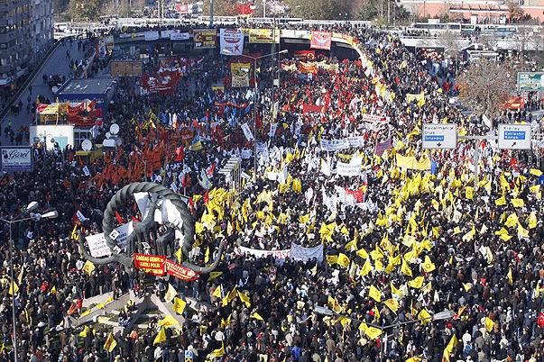 Başyazı: Ekmek ve hürriyet için seferberlik çağrısı