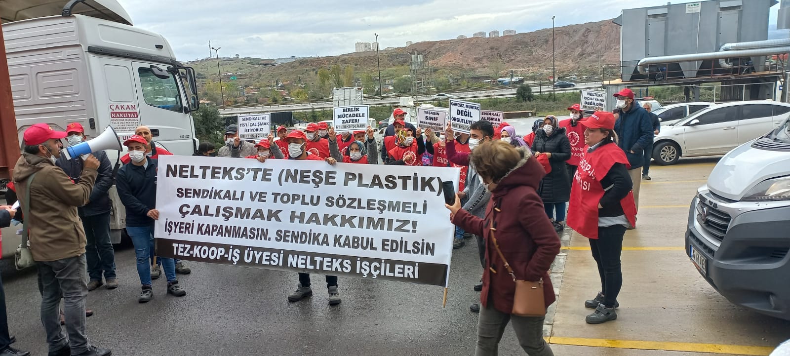 Nelteks işçileri işine emeğine ve sendikasına sahip çıkıyor!