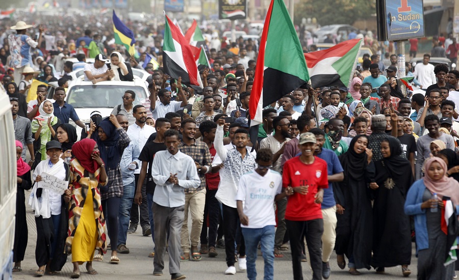 Sudan’da makyaj döküldü, asker halkla karşı karşıya!