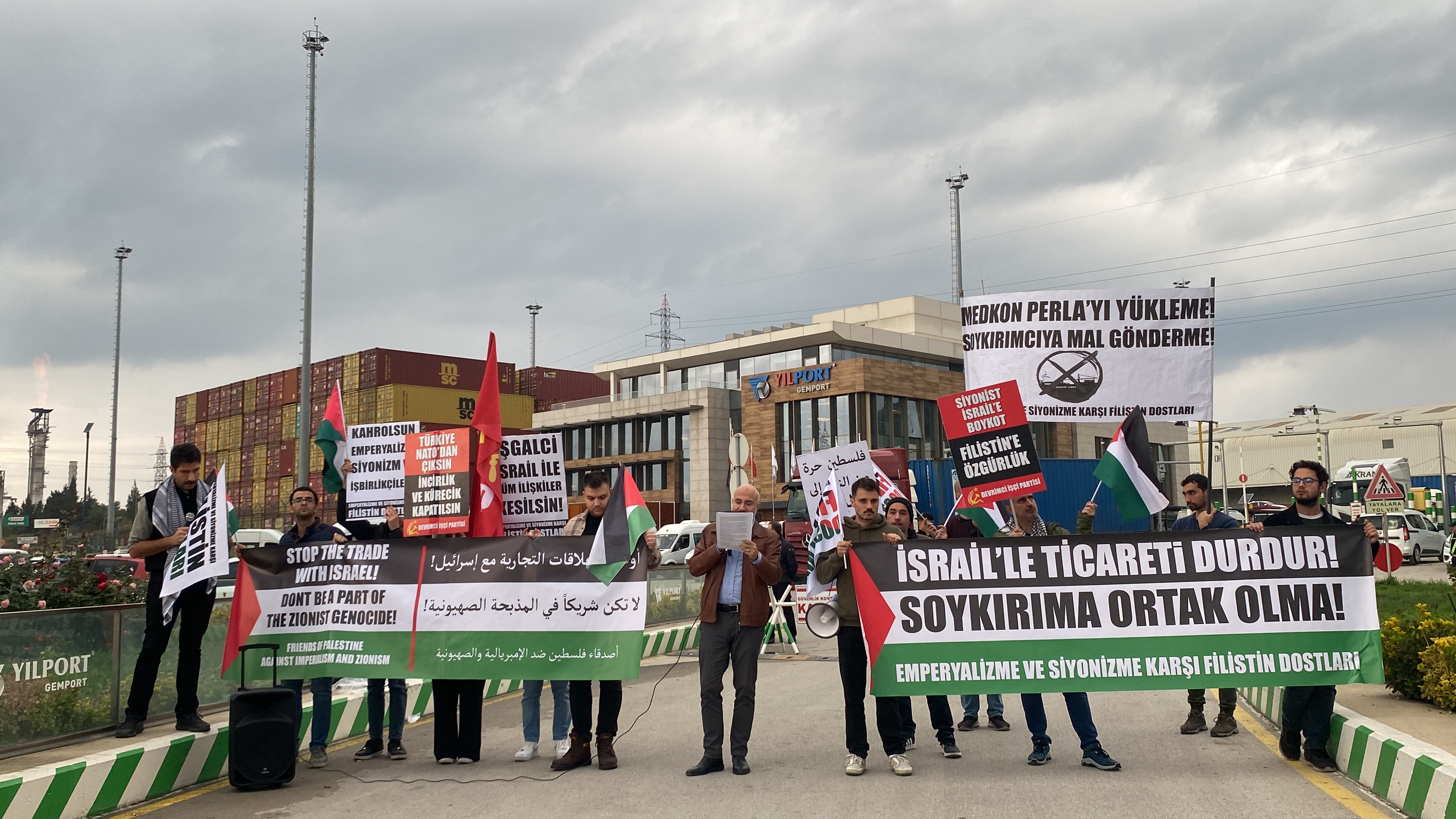 Filistin Dostları Gemlik limanında: Gemileri yükleme! İsrail’le kanlı ticareti durdur!