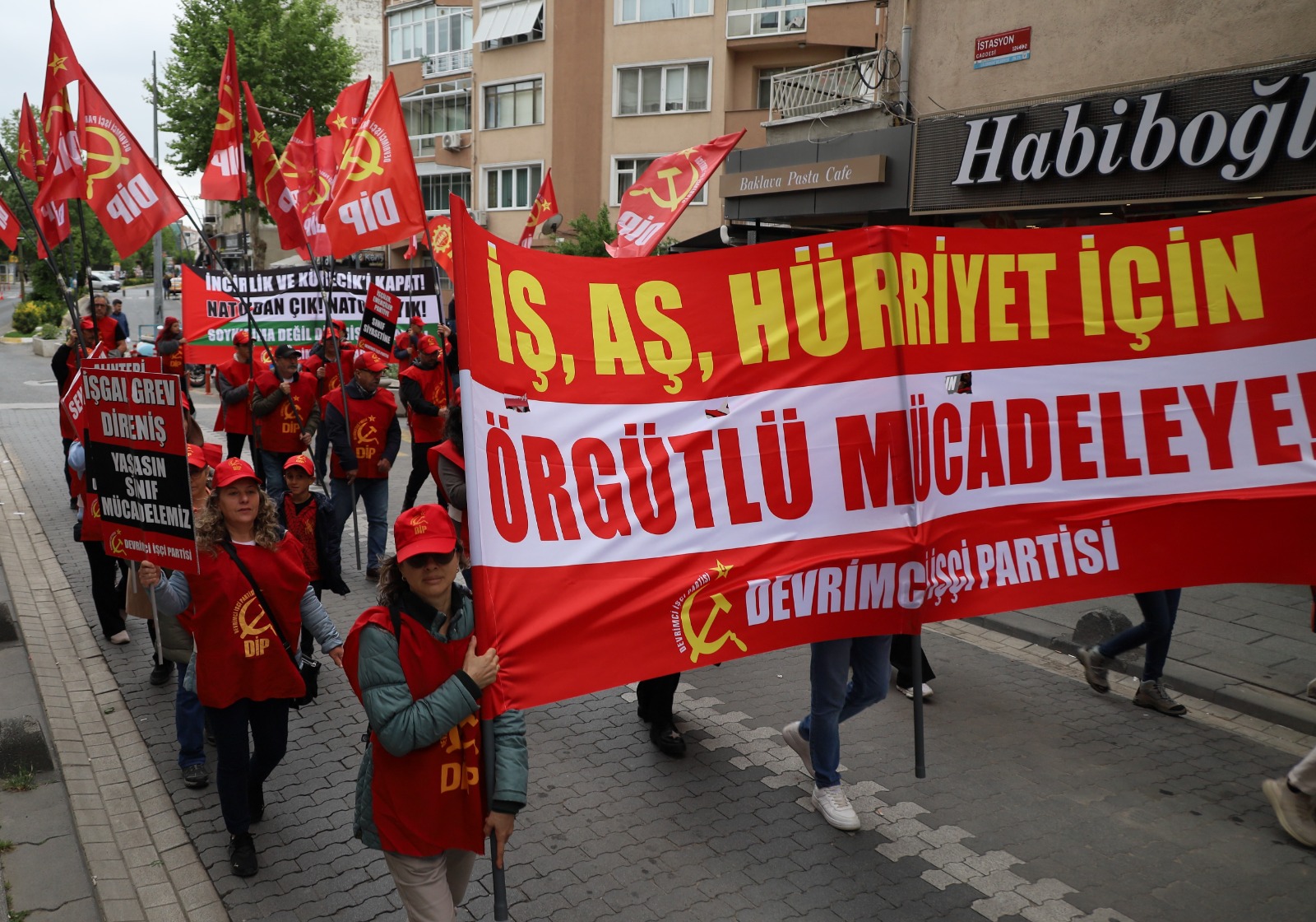 Velimeşe'den petro-kimya işçisi bir kadın