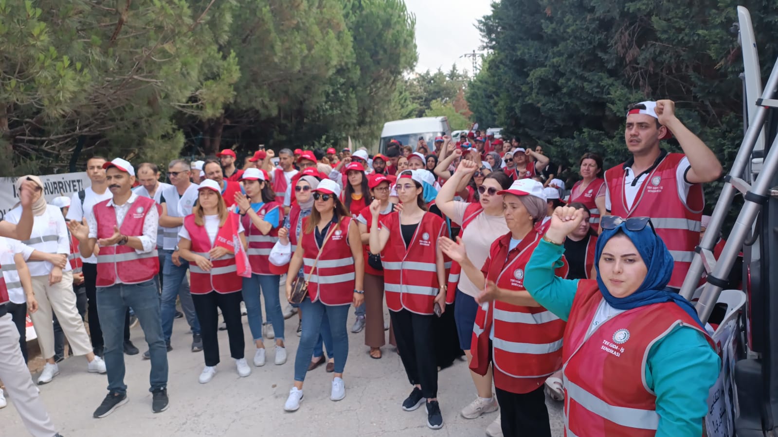 Çerkezköy’den bir işçi kadın: Hakkımızı almak için birlik olalım!