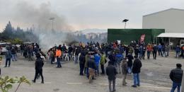 Maltepe Belediyesi işçilerinin grevi ikinci gününde coşkuyla sürüyor